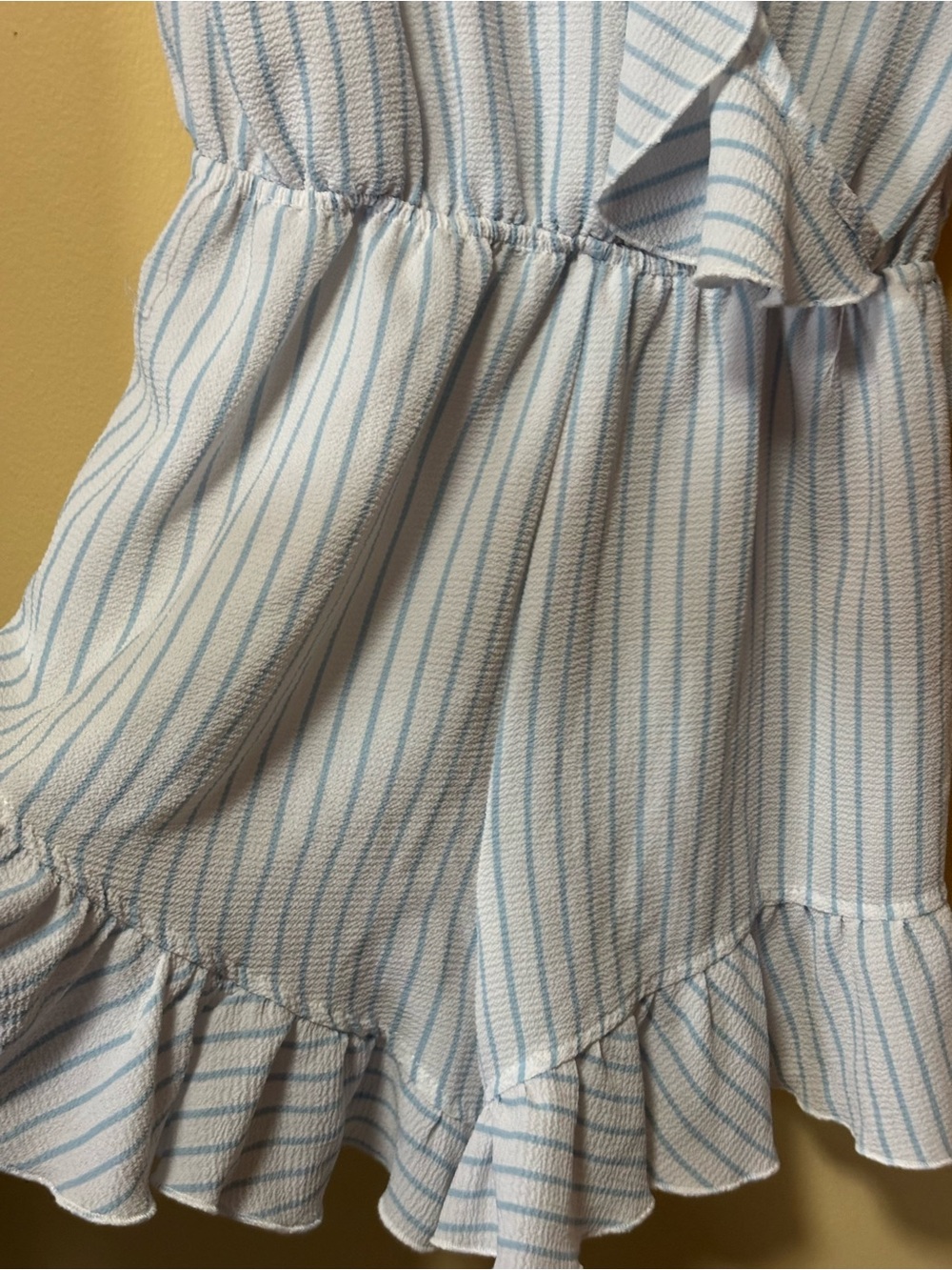 🩵 Cute Light Blue Striped Ruffle One-Piece Romper - Picture 3 of 7